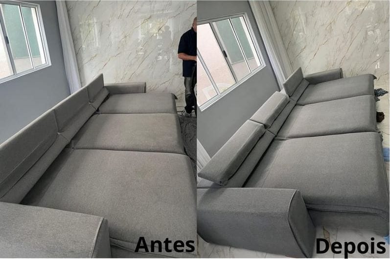 Sofá retrátil cinza de um cliente do Grupo DL Clean, antes e depois da higienização